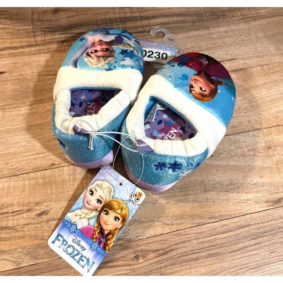 Disney Frozen Kids Girls  Slippers Size 7/8 Featuring Elsa & Anna Gift - Picture 1 of 7